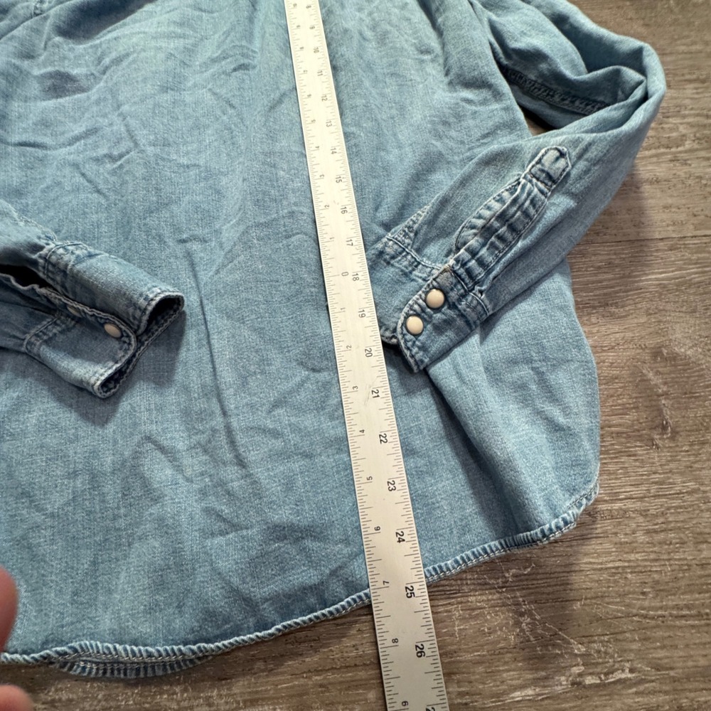 H&M LOGG Denim Shirt Womens 12 Blue Light Wash Cotton Western Pearl Snap Rodeo - Picture 8 of 10